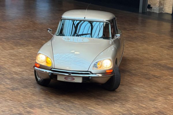 01Citroen DS Sable Métallisé 006 230126