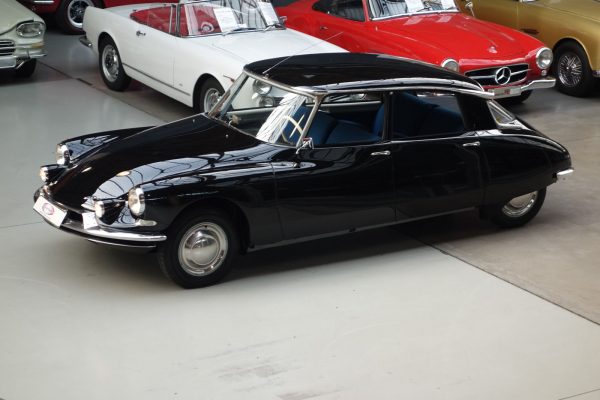 01Citroen DS Vénérable Déesse 055 181021