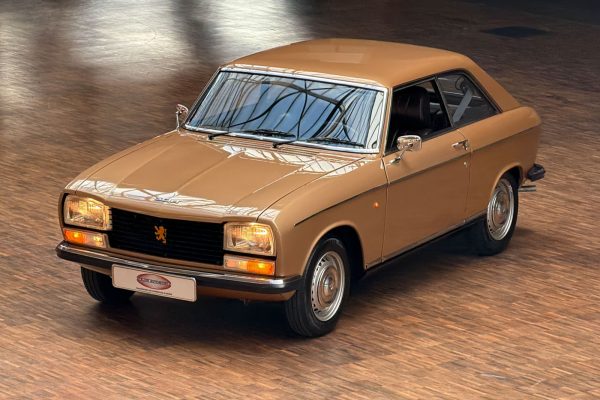 01Peugeot 304 Coupe Bilderbuchauto 024 280726