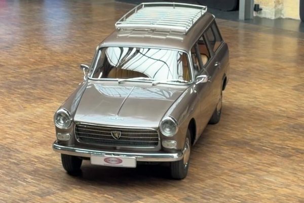 01Peugeot 404 Break Élégant 001 310326