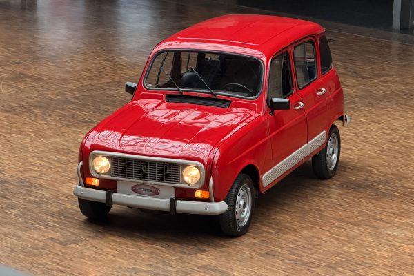 01Renault 4 Rouge Vif 014 220726